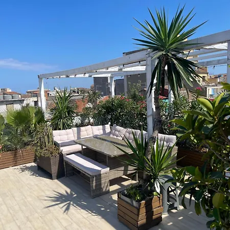 Follow The Sun - Rooftop Terrace